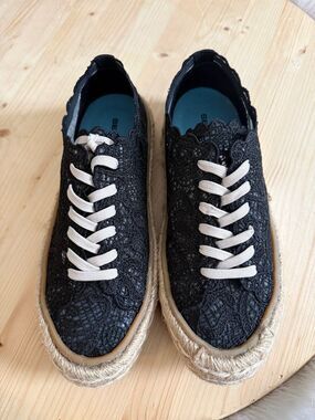 SeaVees lace fashion sneakers Size 9.5